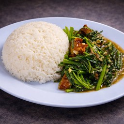 ข้าวราดผัดผัก
