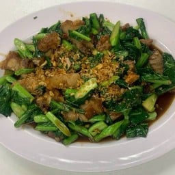 กับข้าว คะน้าหมูกรอบ (จานใหญ่)
