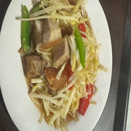 ผัดกุ้ยช่ายขาวหมูกรอบ