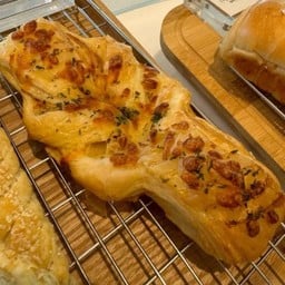 (L) Bacon twist cheese Croissant