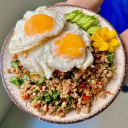 กะเพราหมูสับกากหมูราดข้าว