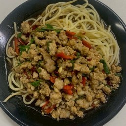สปาเกตตี้กะเพราหมูสับ