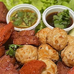 ลูกชิ้นทอด น้ำจิ้มสูตรเด็ด | หน้าโลตัสนิคมฯ