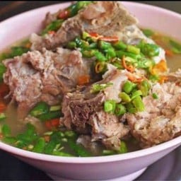บะหมี่เกี๊ยวกำไรทอง หมู่บ้านวิลล่า นวนคร