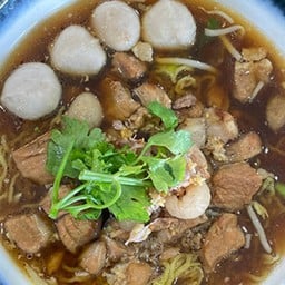 เบนซ์ก๋วยเตี๋ยวหมูตุ๋น-เนื้อตุ๋น พฤกษา40 คลอง3