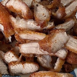 คอหมูทอดน้ำปลา (น้ำหนัก 1 ขีด)
