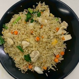 ข้าวผัดไก่ชิ้น