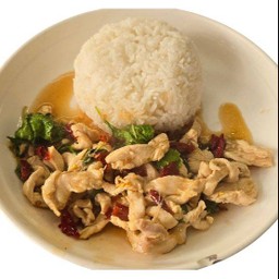 กระเพราไก่ราดข้าว