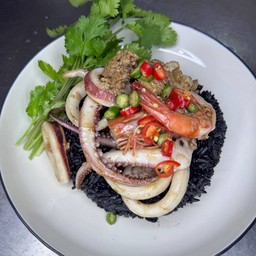 ข้าวผัดน้ำดำทะเล
