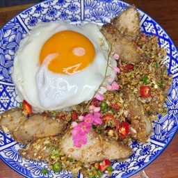 สองชั้นกรอบคั่วพริกเกลือราดข้าว