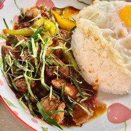 ผัดพริกแกงกลาง ราดข้าว