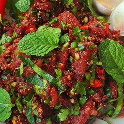 ก้อยเนื้อล้วนหั่นลูกเต๋า..ขมๆๆรสจัดแบบอีสาน