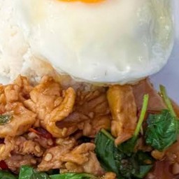 เจ้ต้อย-กระเพราพริกแห้ง