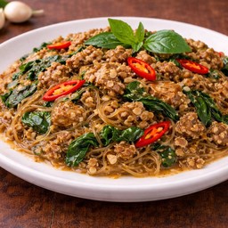 ผัดกระเพราวุ้นเส้น