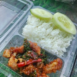 [อร่อยซ่ากับโค้ก] ข้าวกะเพรา(เลือกเนื้อสัตว์ด้านใน) +  โค้ก ออริจินัล (ขวด)