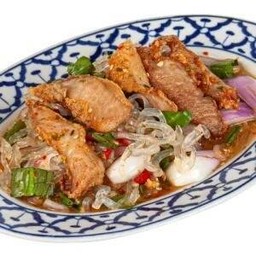 ยำเส้นแก้วคอหมูทอด