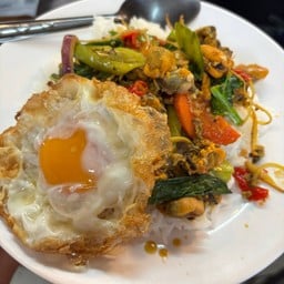 ผัดฉ่าหอยแมลงภู่+ไข่ดาว