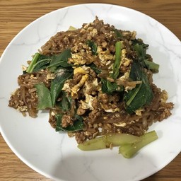 เส้นเล็ก ผัดซีอิ้ว ไก่สับ