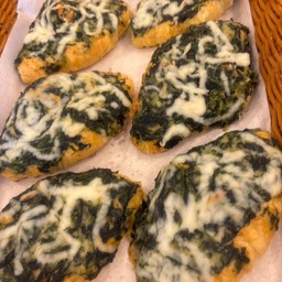 ครัวซองค์ผักโขมชีส