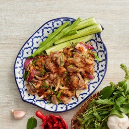 ลาบเนื้อน่องลายโคขุน