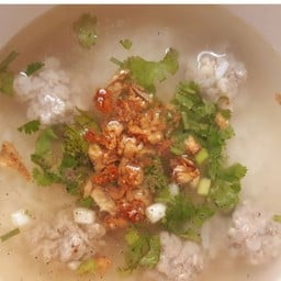 กระเพราหมูกรอบพารวยByพี่ดา ถ.สรรพสิทธิ์