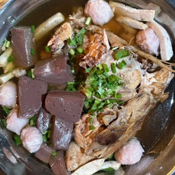 ก๋วยจั๊บโครงไก่&กะเพราพริกแห้งแซ่บ