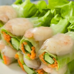 โรลกุ้งสด 8 คำ