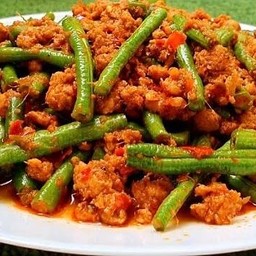 ข้าวพริกแกงหมูสับ