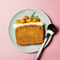 Caramel Macadamia Cake Slice
