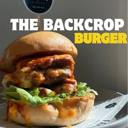The Backcrop cafe x Burger  หน้าพระธาตุ