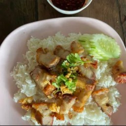 หมูกรอบทอดกระเทียม