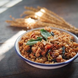 ข้าวคลุกกะเพราหมูชิ้น