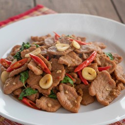 กะเพราหมูชิ้น (กับข้าว)