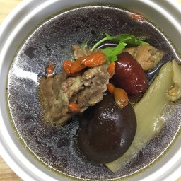 ซี่โครงหมูตุ๋นยาจีน