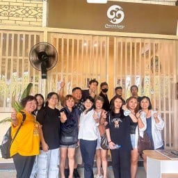 เจริญสุขโข ผัดไทยกุ้งแม่น้ำ Floating Market Damnoensaduak