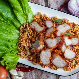 ยำสามชั้นมาม่ากรอบ