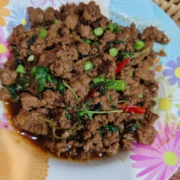 กะเพาเนื้อชิ้นเผ็ดๆ..เป็นกลับข้าว