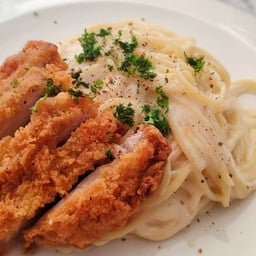 ครัวบ้านอุ๊ย(Auii's Kitchen) ตลาดคอกวัว-สิงห์เคิ่ง