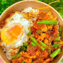 ข้าวผัดพริกแกงหมู