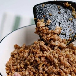 หมูสับกระเทียม (กับข้าว)