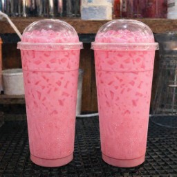 สตอเบอรี่ นมเย็น