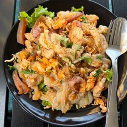 ก๋วยเตี๋ยวคั่วไก่ (หมึกกรอบ)