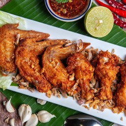 ปีกไก่ทอดน้ำปลา
