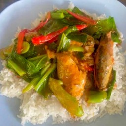 คะน้าปลากระป๋อง