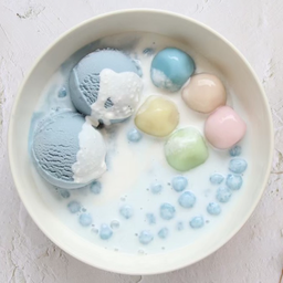 A5 บัวลอยมีไส้ +ไอศกรีมกะทิสดอัญชัน+ ขนมไทย