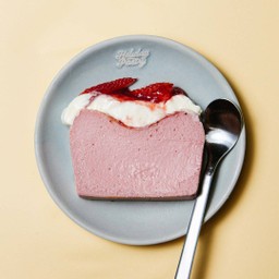 Strawberry White Chocolate Cheese Cake Slice