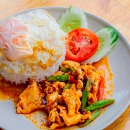 ข้าวผัดพริกแกงไก่