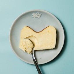 Original Madagascan Vanilla Cheese Cake Slice