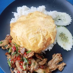 หมูกรอบคั่วพริกเกลือไข่เจียว