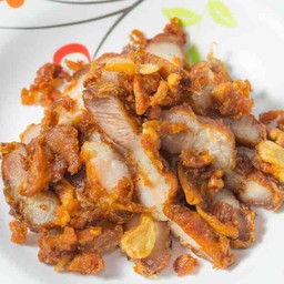 หมูกรอบกระเทียม (กับข้าว)